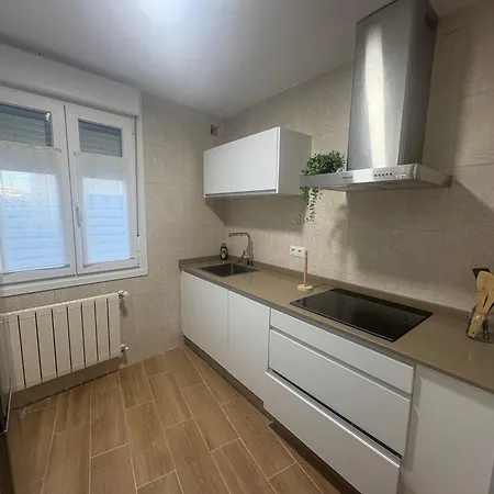 El Pisito De Cris Y Mia *